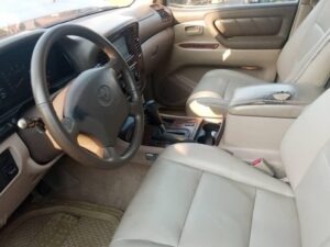 Land Cruiser V8 dashboard