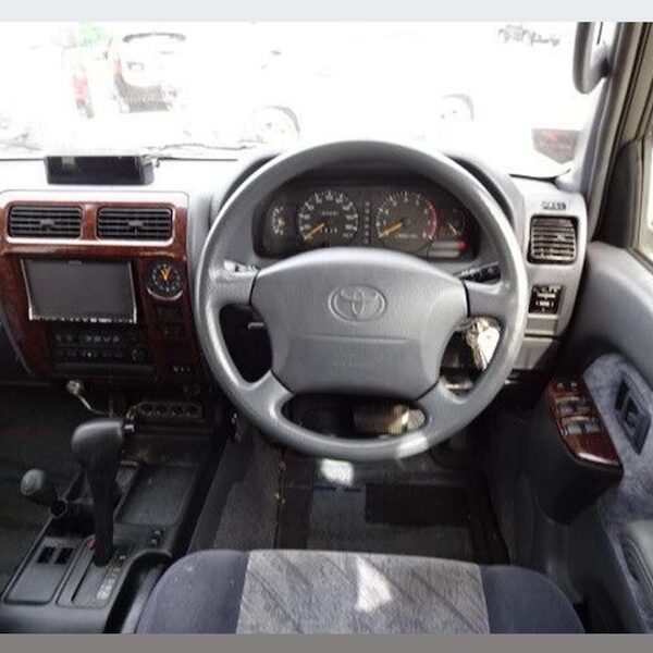land Cruiser Prado dashboard